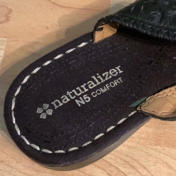 Naturalizer Black Leather Slide Sandals- Sutton-6.5 - Picture 4 of 6